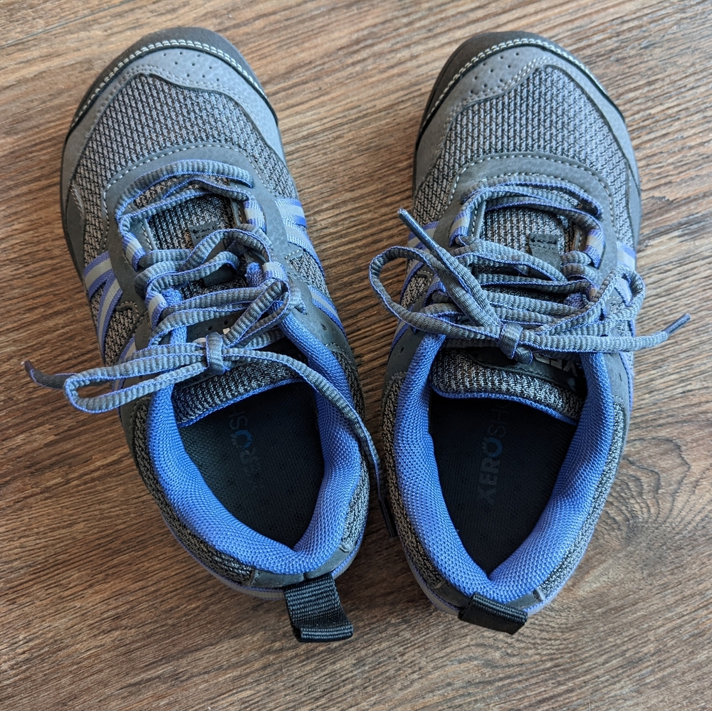 Girls size 2 Zero Shoes barely worn